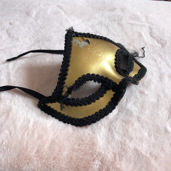 Masquerade Masks for Home Decor - Picture 5 of 16